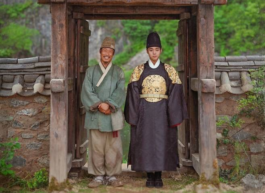 跟王生活的男人