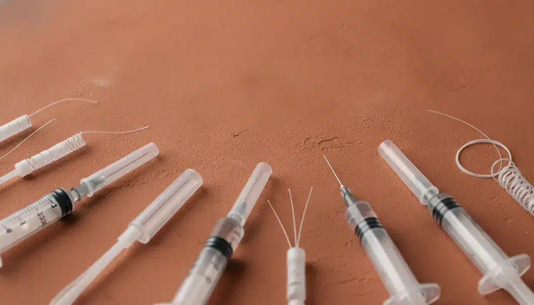 A visual representation of medical aesthetic tools like fillers and threads used for body contouring.